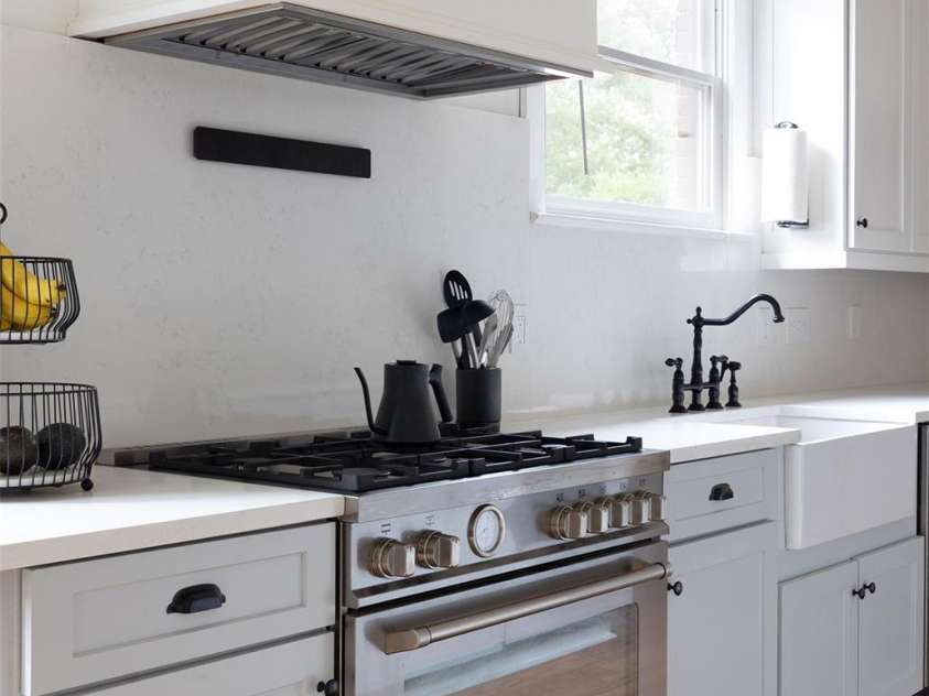 1833 The Plaza, Charlotte, NC 28205.  MLS# CAR4265071, YatesRealty ID 17955. 