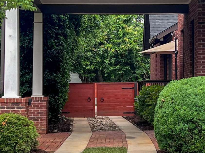1833 The Plaza, Charlotte, NC 28205.  MLS# CAR4265071, YatesRealty ID 17955. 