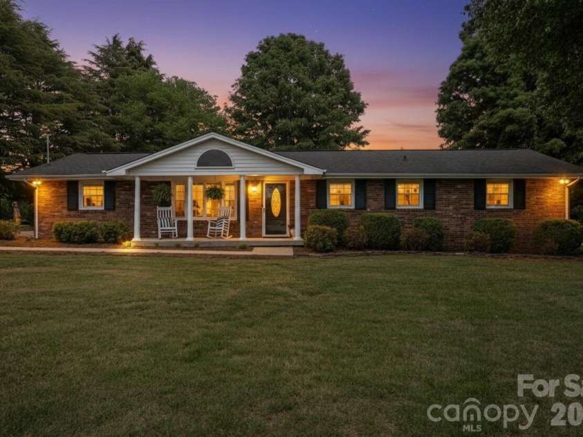3328 Sulphur Springs Road, Hickory, NC 28601.  MLS# CAR4373155, YatesRealty ID 17955. 