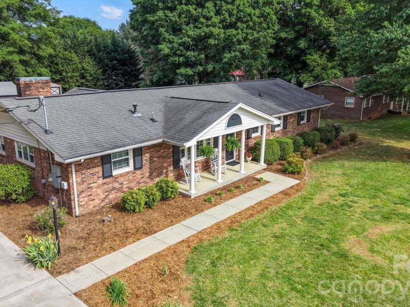 3328 Sulphur Springs Road, Hickory, NC 28601.  MLS# CAR4373155, YatesRealty ID 17955. 