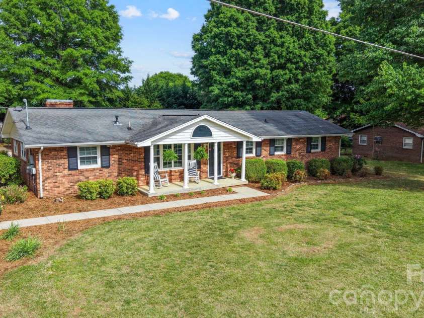 3328 Sulphur Springs Road, Hickory, NC 28601.  MLS# CAR4373155, YatesRealty ID 17955. 