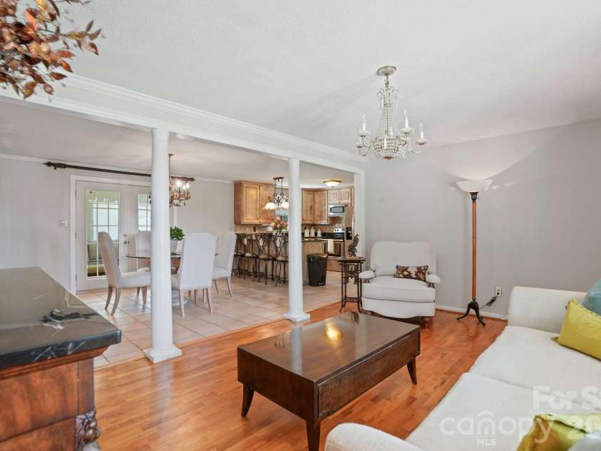 3328 Sulphur Springs Road, Hickory, NC 28601.  MLS# CAR4373155, YatesRealty ID 17955. 