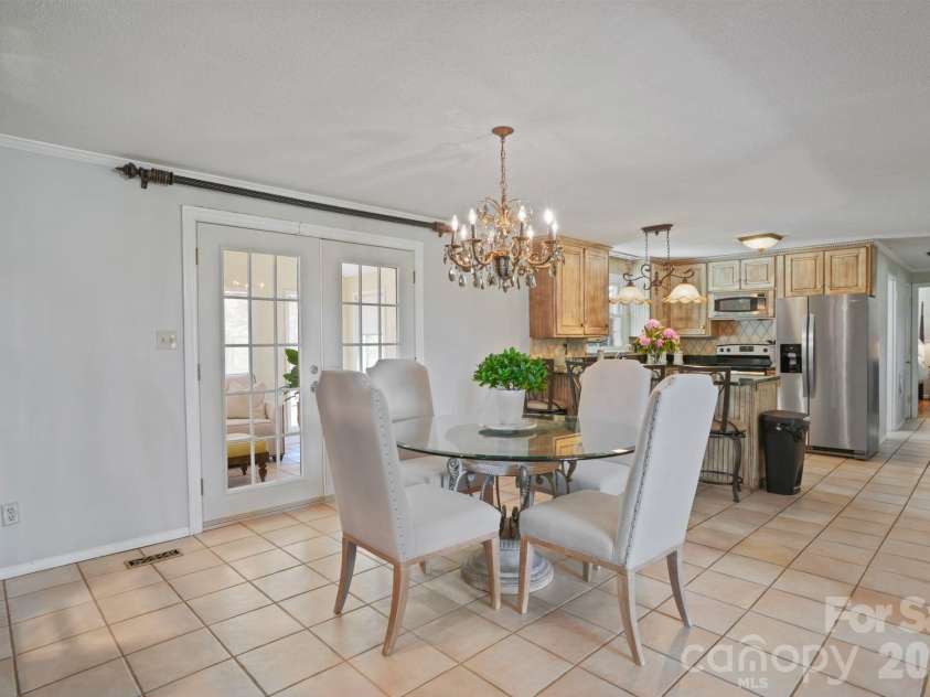 3328 Sulphur Springs Road, Hickory, NC 28601.  MLS# CAR4373155, YatesRealty ID 17955. 
