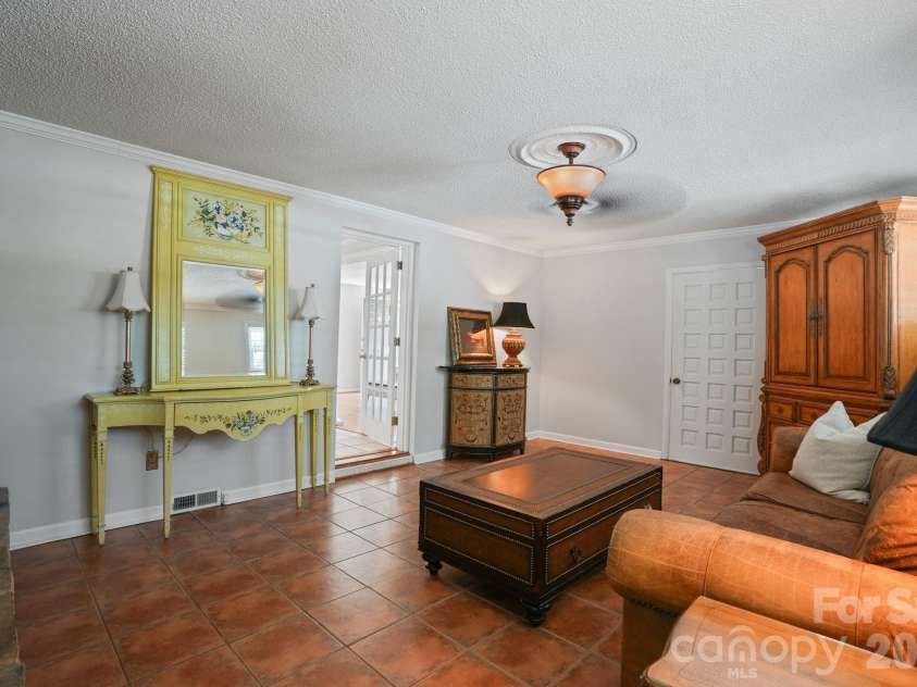 3328 Sulphur Springs Road, Hickory, NC 28601.  MLS# CAR4373155, YatesRealty ID 17955. 