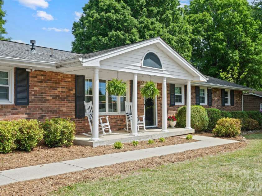 3328 Sulphur Springs Road, Hickory, NC 28601.  MLS# CAR4373155, YatesRealty ID 17955. 