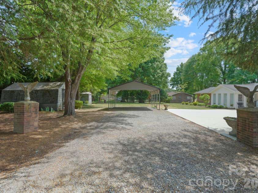 3328 Sulphur Springs Road, Hickory, NC 28601.  MLS# CAR4373155, YatesRealty ID 17955. 