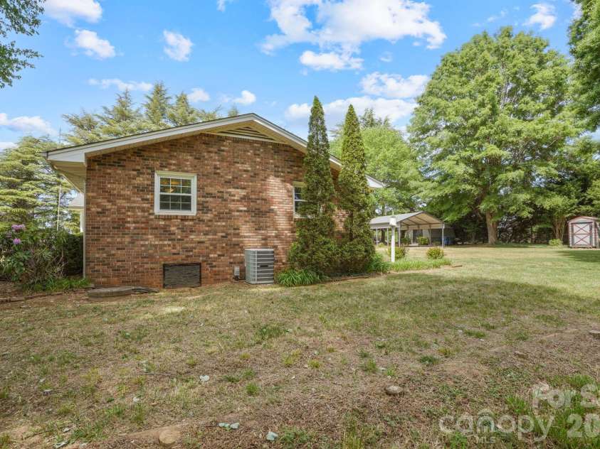 3328 Sulphur Springs Road, Hickory, NC 28601.  MLS# CAR4373155, YatesRealty ID 17955. 