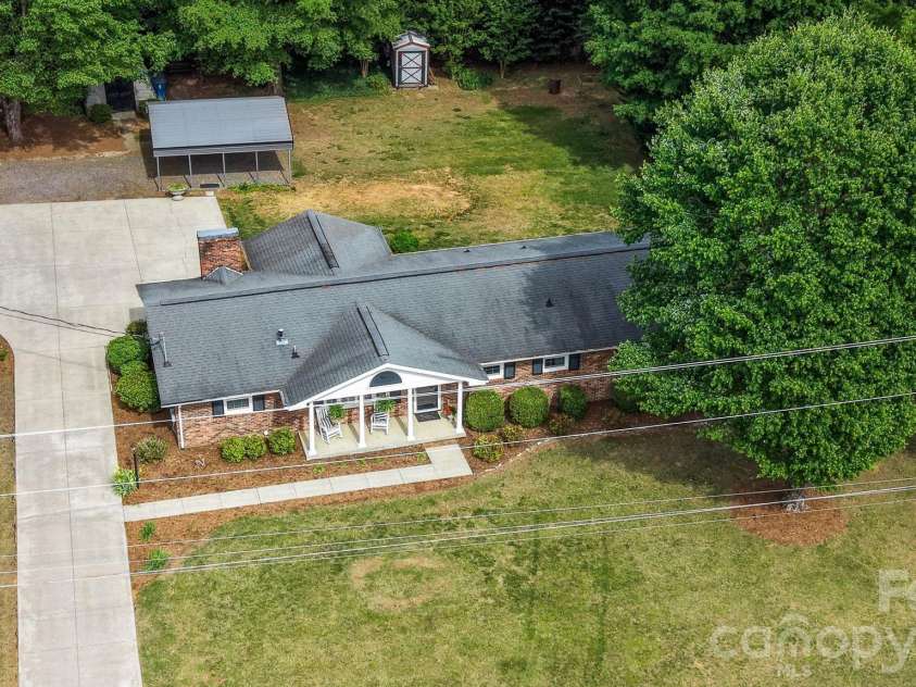3328 Sulphur Springs Road, Hickory, NC 28601.  MLS# CAR4373155, YatesRealty ID 17955. 
