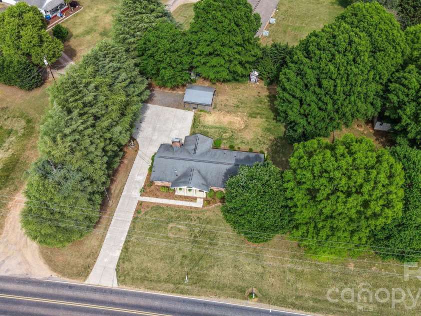 3328 Sulphur Springs Road, Hickory, NC 28601.  MLS# CAR4373155, YatesRealty ID 17955. 