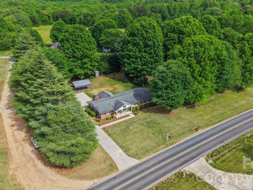 3328 Sulphur Springs Road, Hickory, NC 28601.  MLS# CAR4373155, YatesRealty ID 17955. 