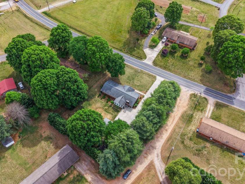 3328 Sulphur Springs Road, Hickory, NC 28601.  MLS# CAR4373155, YatesRealty ID 17955. 