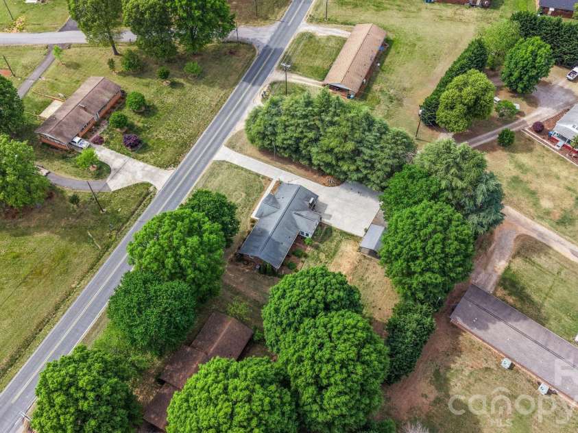 3328 Sulphur Springs Road, Hickory, NC 28601.  MLS# CAR4373155, YatesRealty ID 17955. 