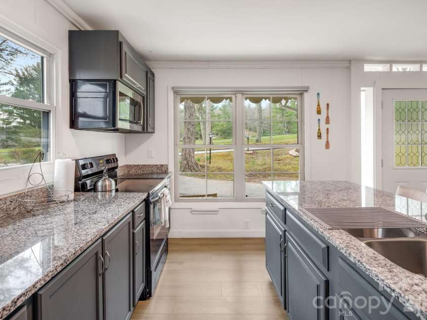 2203 Swiss Pine Lake Drive, Spruce Pine, NC 28777.  MLS# CAR4362111, YatesRealty ID 17956. 