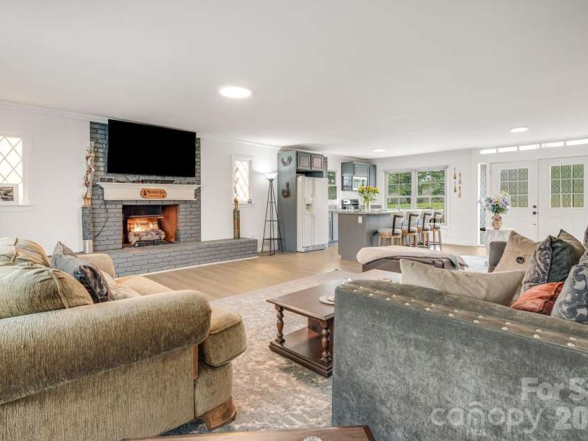 2203 Swiss Pine Lake Drive, Spruce Pine, NC 28777.  MLS# CAR4362111, YatesRealty ID 17956. 