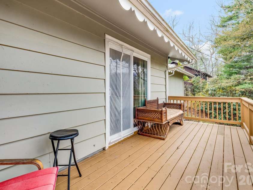 2203 Swiss Pine Lake Drive, Spruce Pine, NC 28777.  MLS# CAR4362111, YatesRealty ID 17956. 