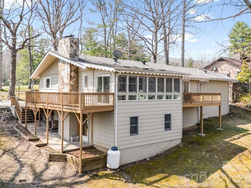 2203 Swiss Pine Lake Drive, Spruce Pine, NC 28777.  MLS# CAR4362111, YatesRealty ID 17956. 