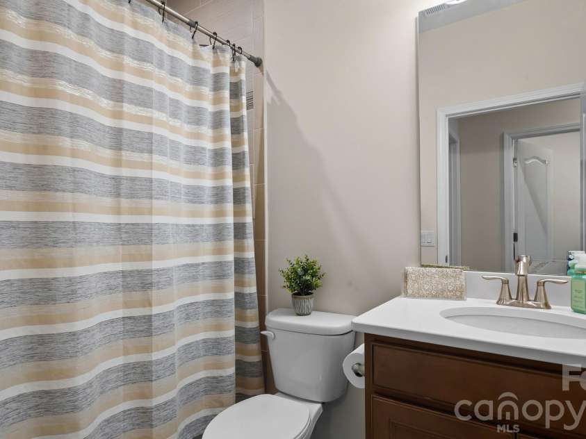 2017 Grove Place, Fort Mill, SC 29715.  MLS# CAR4372923, YatesRealty ID 17957. 3rd Full Bath