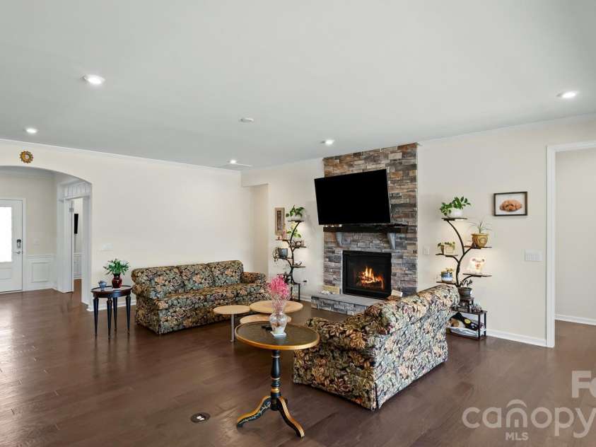 2017 Grove Place, Fort Mill, SC 29715.  MLS# CAR4372923, YatesRealty ID 17957. Great Room