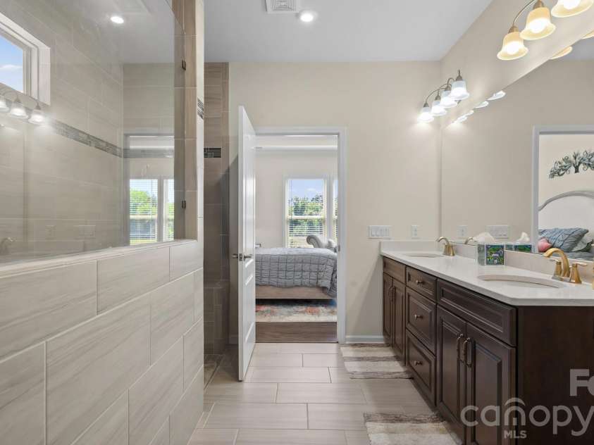 2017 Grove Place, Fort Mill, SC 29715.  MLS# CAR4372923, YatesRealty ID 17957. Primary Bath.