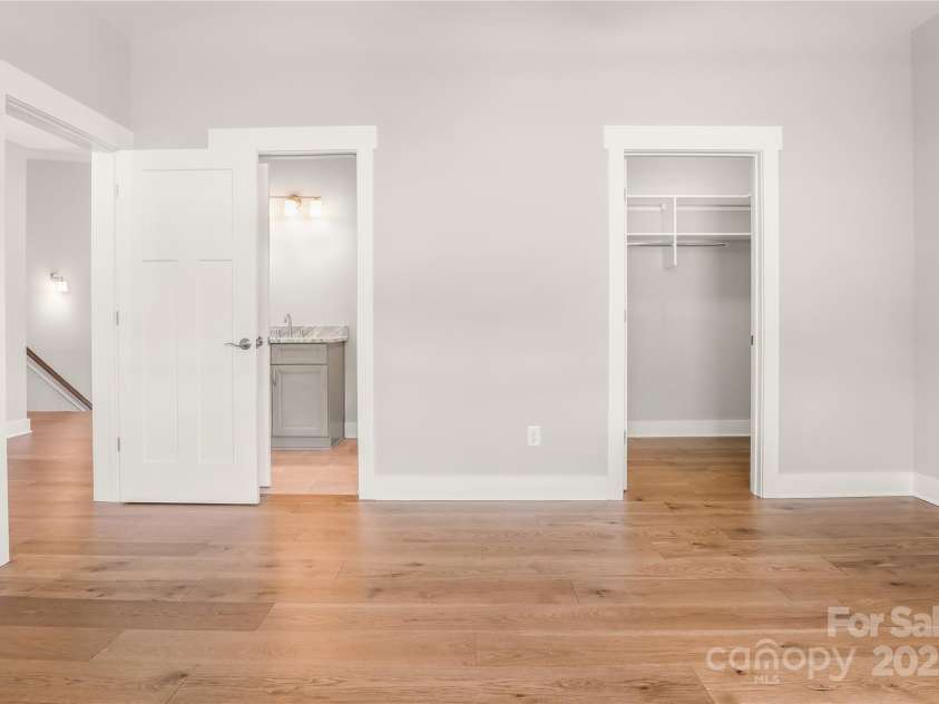 77 Creekside View Drive, Asheville, NC 28804.  MLS# CAR4109113, YatesRealty ID 17957. 2nd bedroom on main with ensuite and large closet