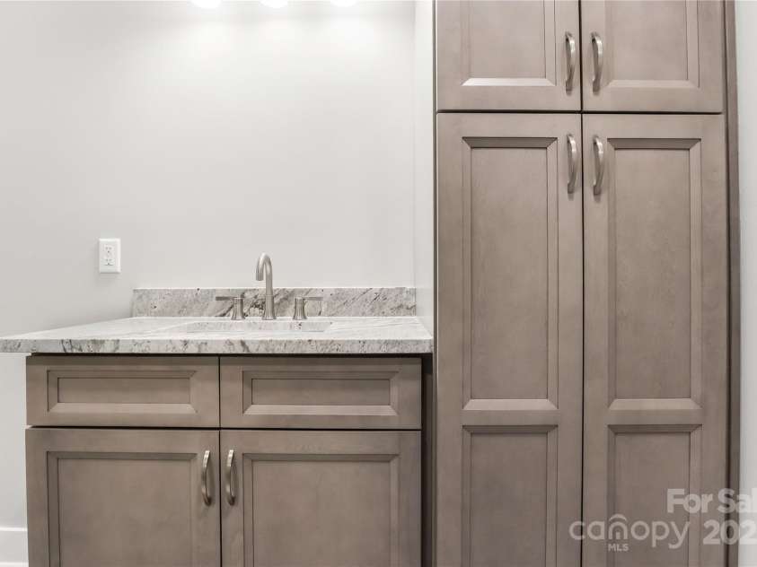77 Creekside View Drive, Asheville, NC 28804.  MLS# CAR4109113, YatesRealty ID 17957. 