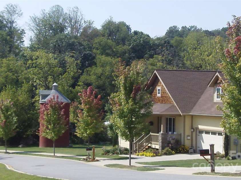 77 Creekside View Drive, Asheville, NC 28804.  MLS# CAR4109113, YatesRealty ID 17957. 
