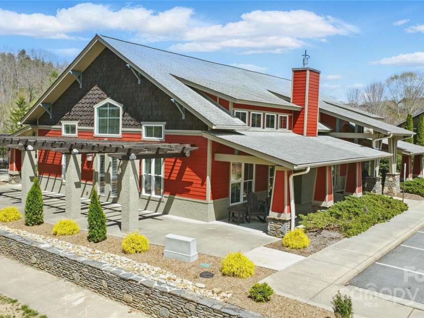 77 Creekside View Drive, Asheville, NC 28804.  MLS# CAR4109113, YatesRealty ID 17957. Clubhouse