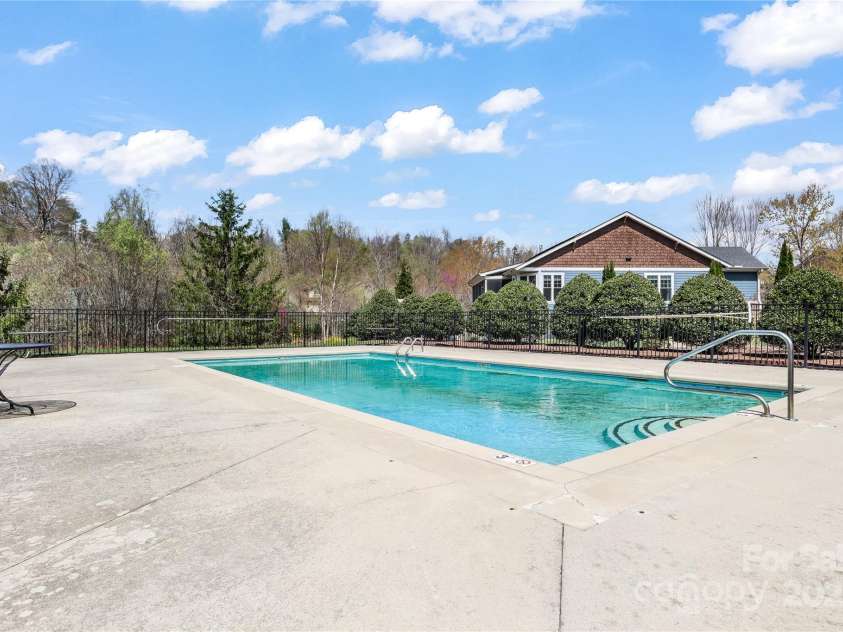77 Creekside View Drive, Asheville, NC 28804.  MLS# CAR4109113, YatesRealty ID 17957. Community pool