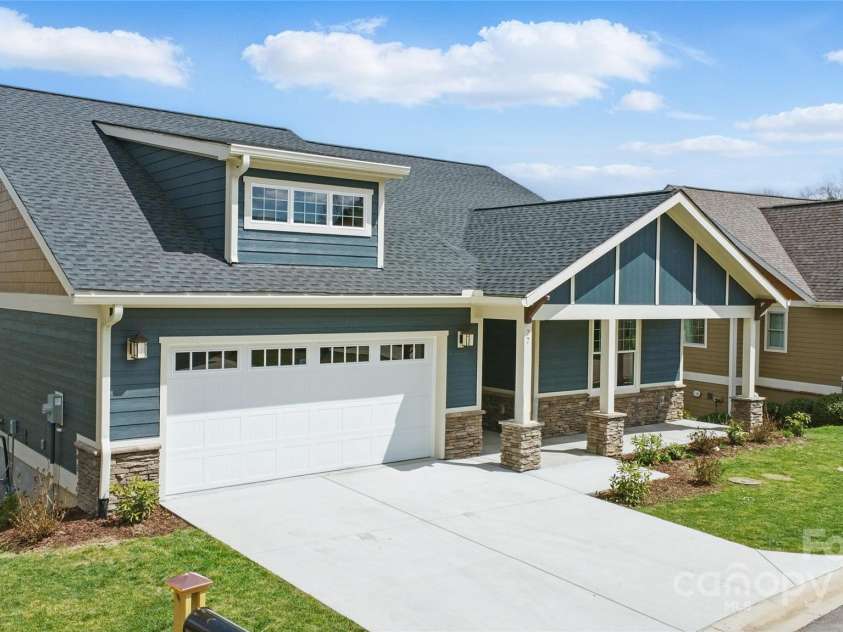 77 Creekside View Drive, Asheville, NC 28804.  MLS# CAR4109113, YatesRealty ID 17957. Front of home