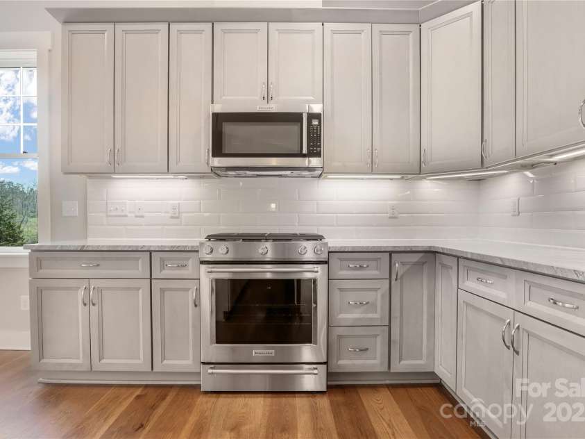77 Creekside View Drive, Asheville, NC 28804.  MLS# CAR4109113, YatesRealty ID 17957. Kitchenaid appliances. Subway tile backsplash