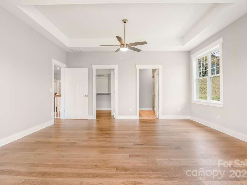 77 Creekside View Drive, Asheville, NC 28804.  MLS# CAR4109113, YatesRealty ID 17957. Primary bedroom