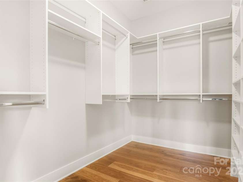 77 Creekside View Drive, Asheville, NC 28804.  MLS# CAR4109113, YatesRealty ID 17957. Primary spacious closet