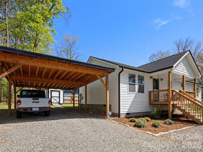 14 Avena Street, Black Mountain, NC 28711.  MLS# CAR4373580, YatesRealty ID 17958. 