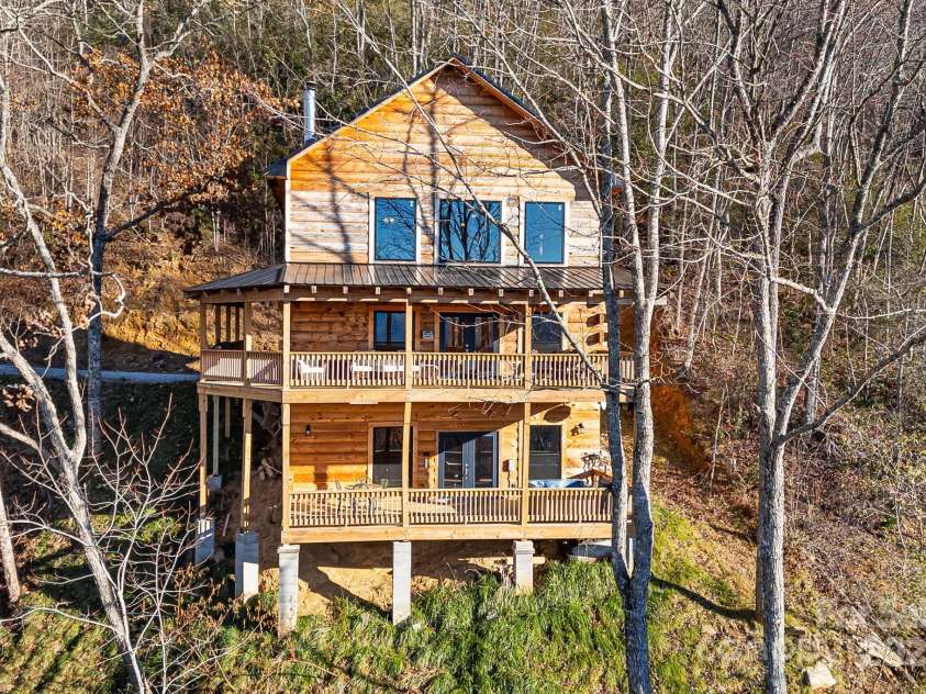 350 Hickory Springs Trail, Bryson City, NC 28713.  MLS# CAR4203007, YatesRealty ID 17958. 