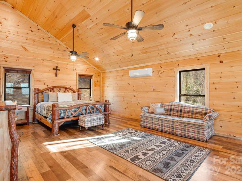 350 Hickory Springs Trail, Bryson City, NC 28713.  MLS# CAR4203007, YatesRealty ID 17958. Main Bedrrom