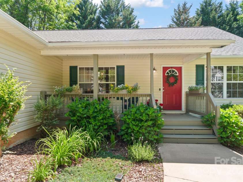 20 Grove Garden Avenue, Candler, NC 28715.  MLS# CAR4261388, YatesRealty ID 17961. 