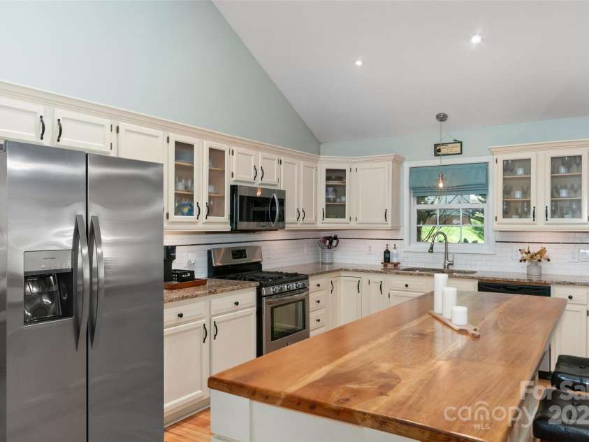 20 Grove Garden Avenue, Candler, NC 28715.  MLS# CAR4261388, YatesRealty ID 17961. 