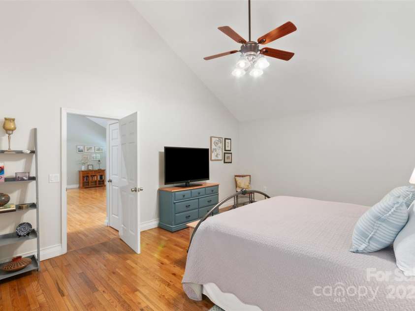 20 Grove Garden Avenue, Candler, NC 28715.  MLS# CAR4261388, YatesRealty ID 17961. 