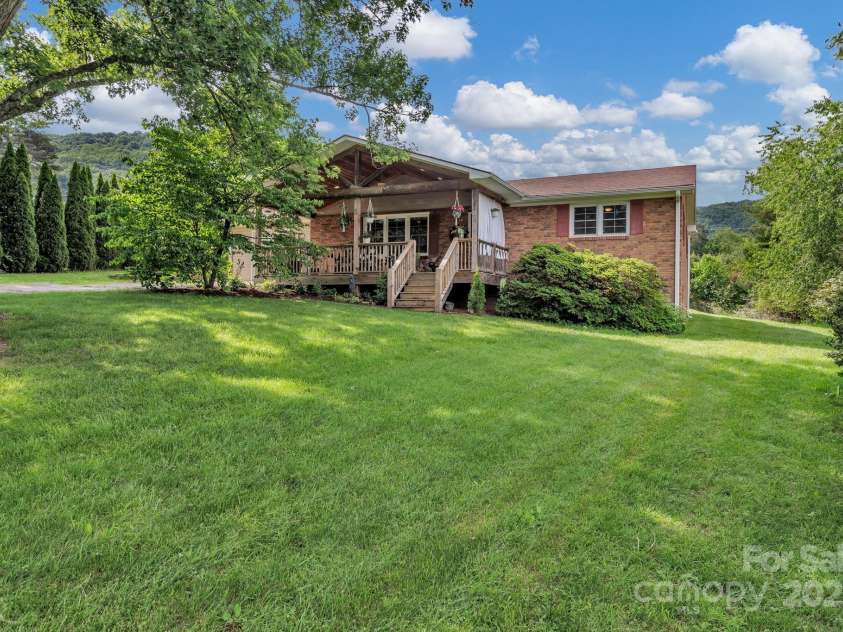11 Chaz Lane, Candler, NC 28715.  MLS# CAR4258704, YatesRealty ID 17962. 