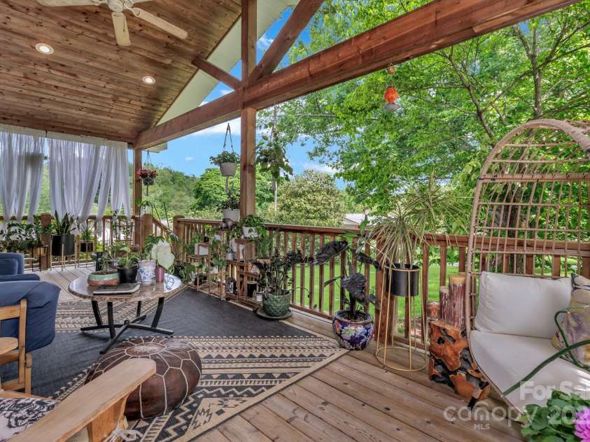 11 Chaz Lane, Candler, NC 28715.  MLS# CAR4258704, YatesRealty ID 17962. 