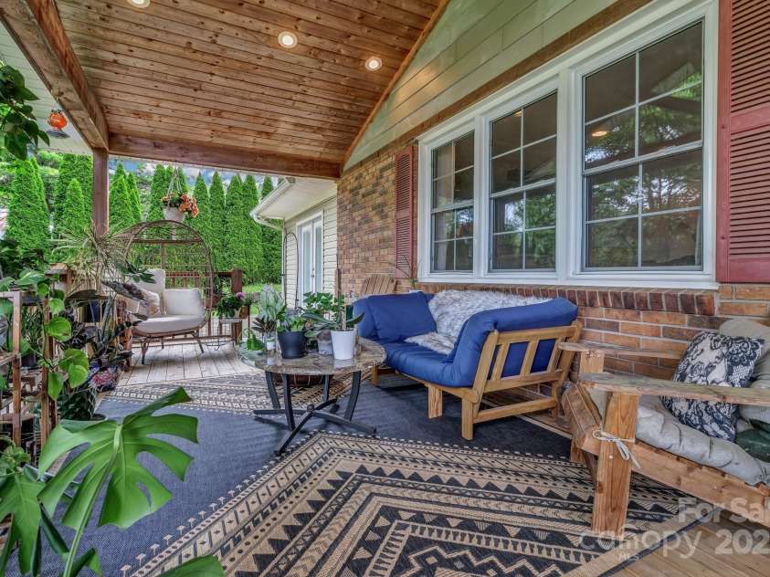 11 Chaz Lane, Candler, NC 28715.  MLS# CAR4258704, YatesRealty ID 17962. 