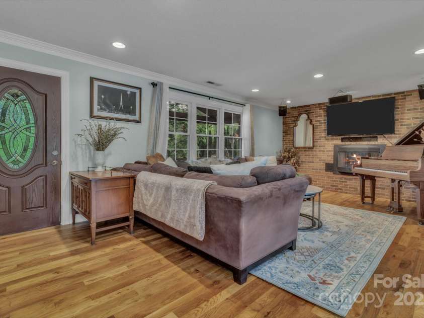 11 Chaz Lane, Candler, NC 28715.  MLS# CAR4258704, YatesRealty ID 17962. 