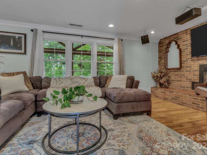 11 Chaz Lane, Candler, NC 28715.  MLS# CAR4258704, YatesRealty ID 17962. 