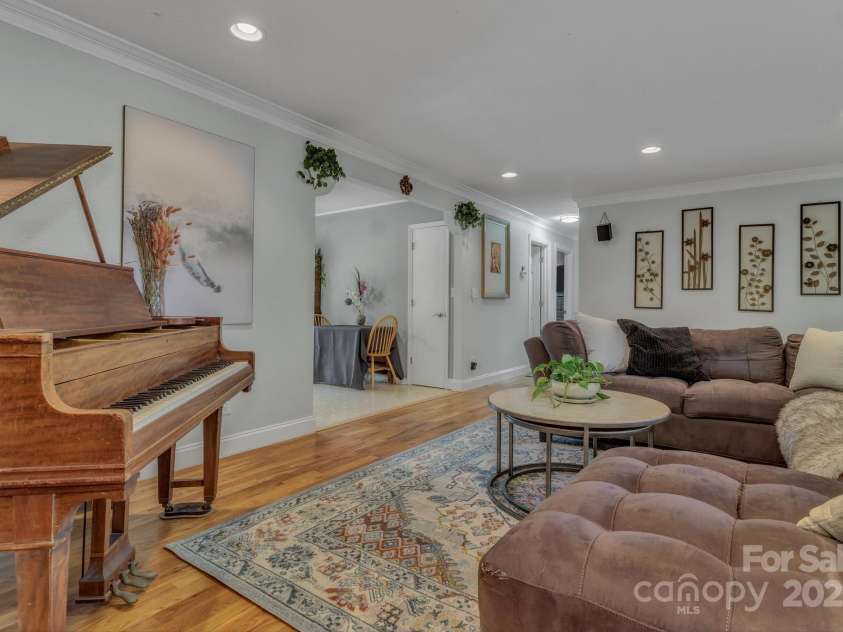 11 Chaz Lane, Candler, NC 28715.  MLS# CAR4258704, YatesRealty ID 17962. 