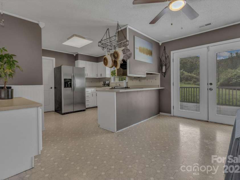 11 Chaz Lane, Candler, NC 28715.  MLS# CAR4258704, YatesRealty ID 17962. 