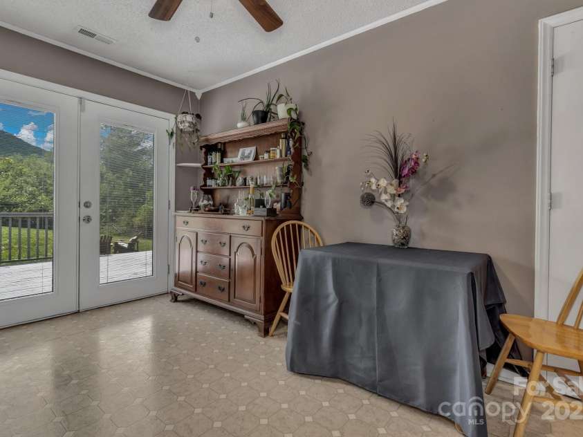 11 Chaz Lane, Candler, NC 28715.  MLS# CAR4258704, YatesRealty ID 17962. 