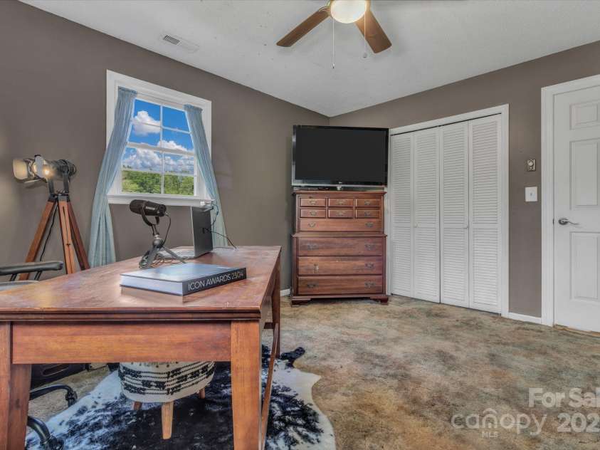 11 Chaz Lane, Candler, NC 28715.  MLS# CAR4258704, YatesRealty ID 17962. 