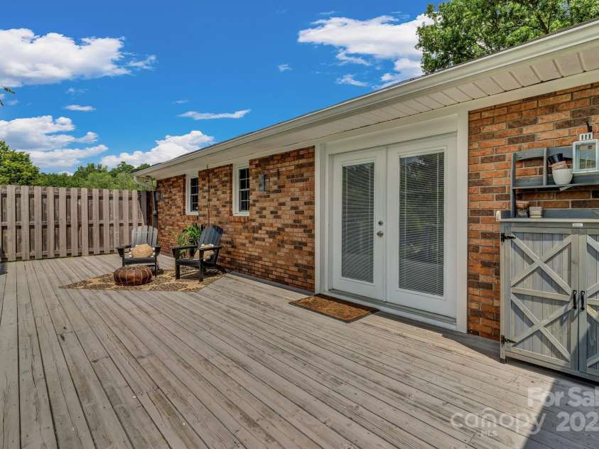 11 Chaz Lane, Candler, NC 28715.  MLS# CAR4258704, YatesRealty ID 17962. 