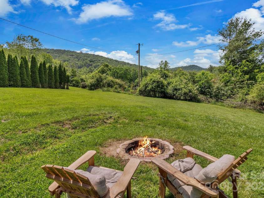 11 Chaz Lane, Candler, NC 28715.  MLS# CAR4258704, YatesRealty ID 17962. 