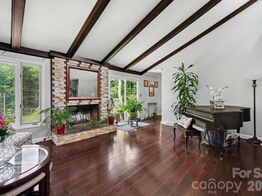 7108 Hollyhouse Drive, Charlotte, NC 28215.  MLS# CAR4366405, YatesRealty ID 17962. 